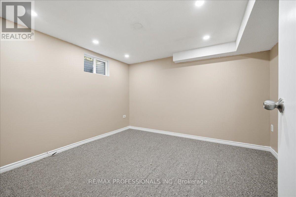 1708 Woodeden Drive, Mississauga, Ontario  L5H 3S5 - Photo 27 - W13615924