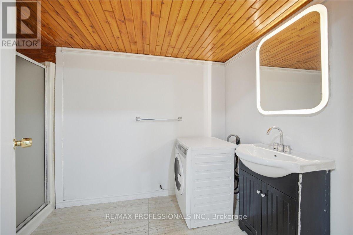 1708 Woodeden Drive, Mississauga, Ontario  L5H 3S5 - Photo 33 - W13615924