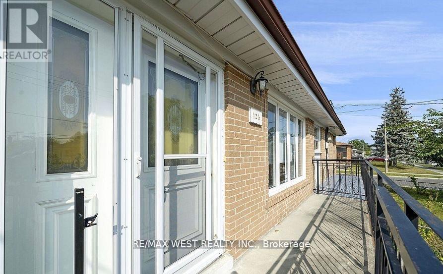 136 Duncanwoods Drive, Toronto, Ontario  M9L 2E1 - Photo 3 - W13616042