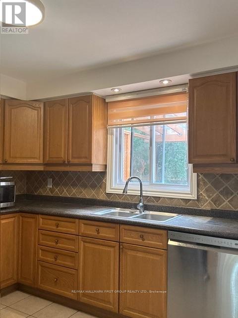 6 Carruthers Crescent, Barrie, Ontario  L4M 6A5 - Photo 11 - S13615078