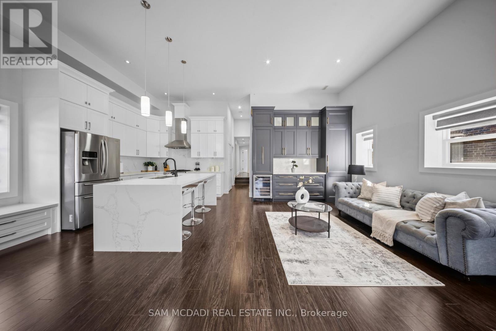 30 Maple Avenue N, Mississauga, Ontario L5H 2S1 - Photo 3 - W13609358
