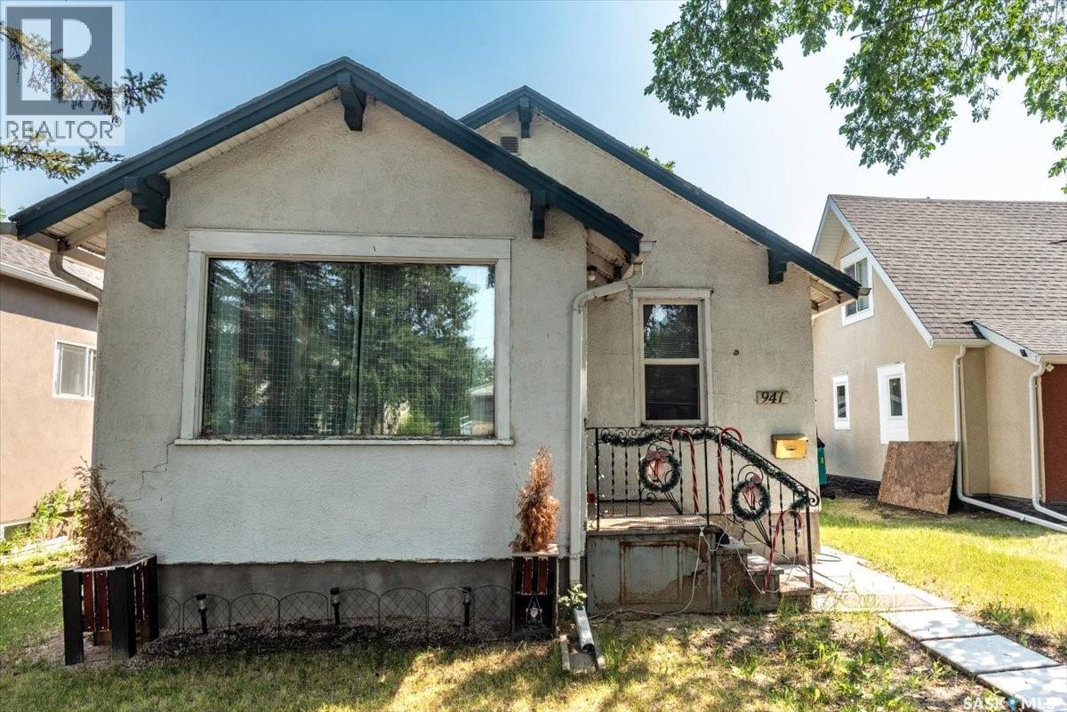 941 Atkinson Street, Regina, Saskatchewan  S4N 3V1 - Photo 2 - SK043870