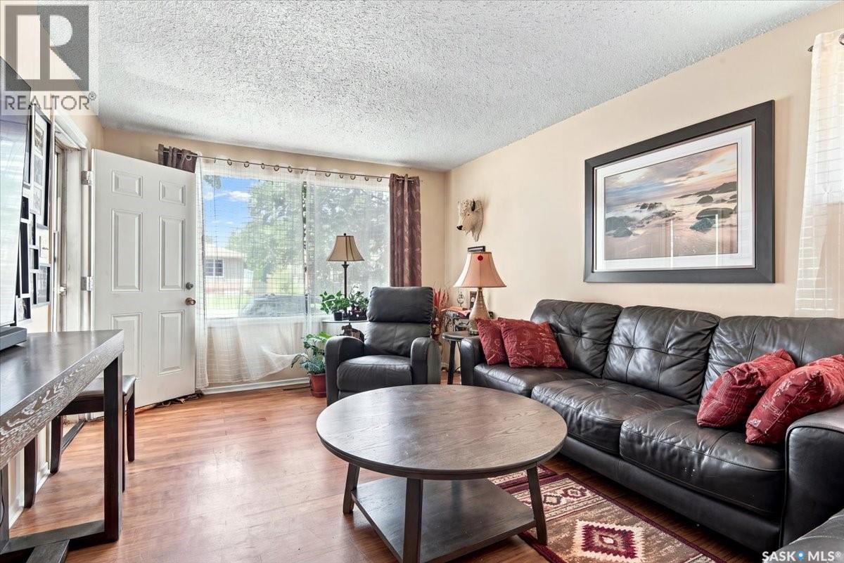 941 Atkinson Street, Regina, Saskatchewan  S4N 3V1 - Photo 3 - SK043870