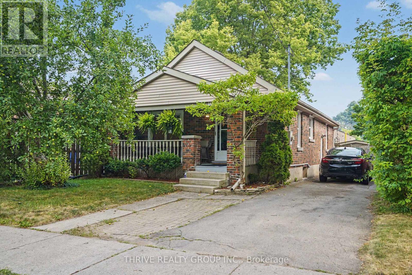 10 Byron Avenue E, London South, Ontario  N6C 1C5 - Photo 3 - X13616468