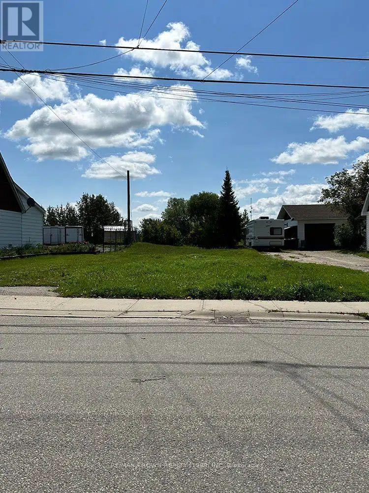 107 HOLLYWOOD AVENUE, Smooth Rock Falls, Ontario