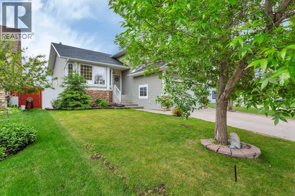 33 Walker Boulevard, Red Deer, Alberta  T4L 7E4 - Photo 2 - A2320008