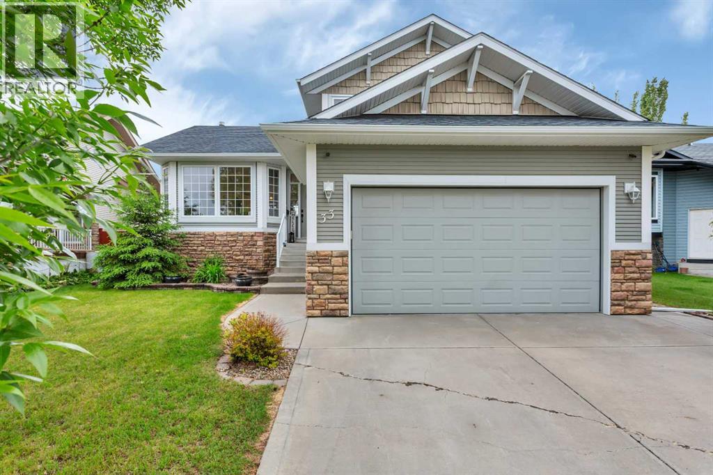 33 Walker Boulevard, Red Deer, Alberta  T4L 7E4 - Photo 1 - A2320008