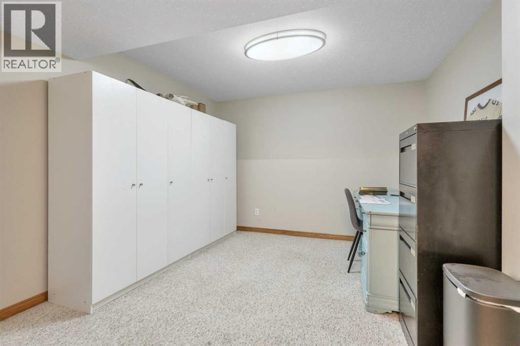 33 Walker Boulevard, Red Deer, Alberta  T4L 7E4 - Photo 40 - A2320008