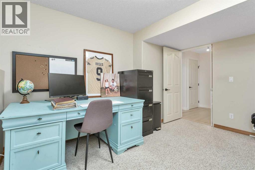 33 Walker Boulevard, Red Deer, Alberta  T4L 7E4 - Photo 41 - A2320008