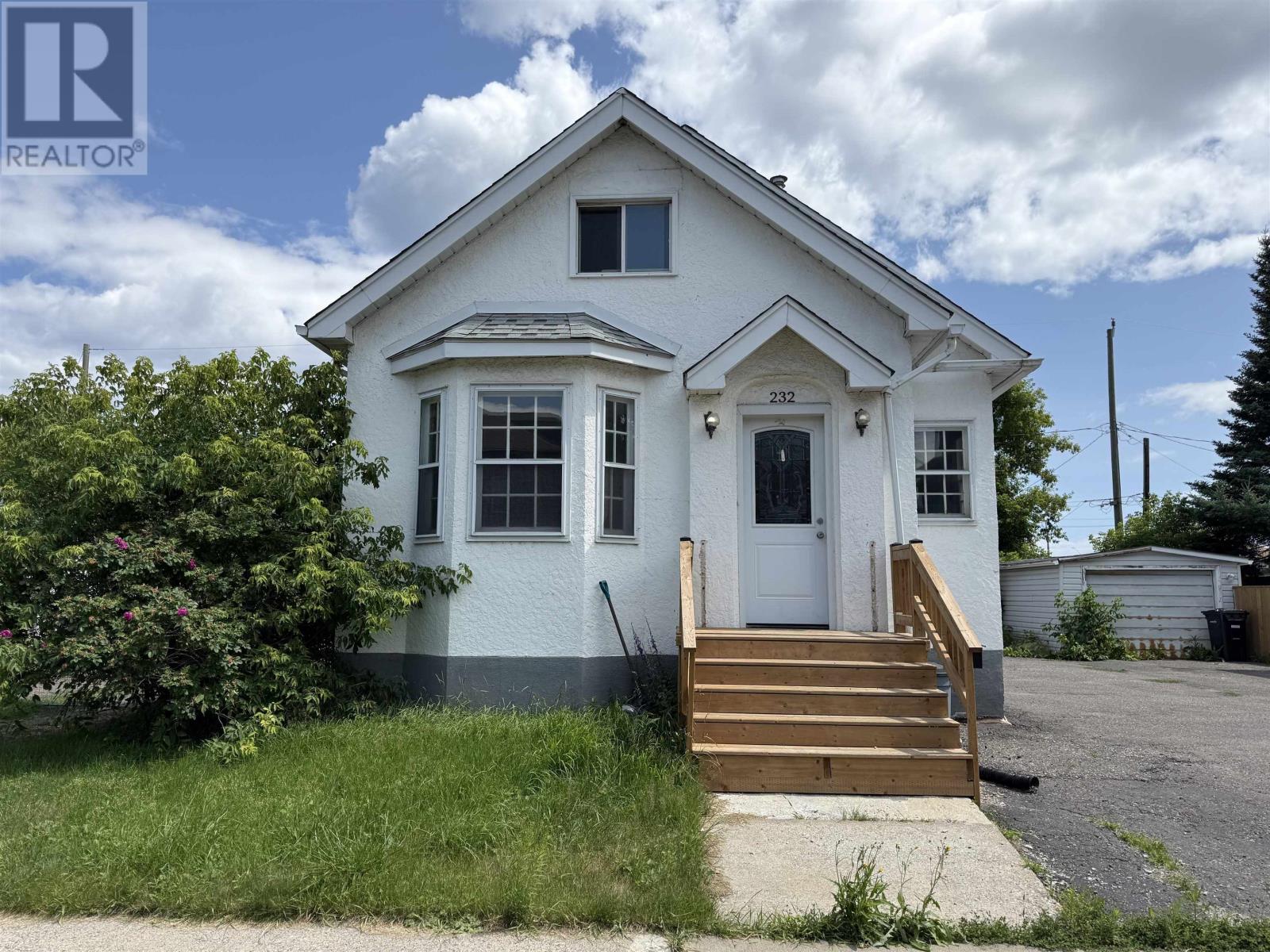 232 McKellar ST S, Thunder Bay, Ontario