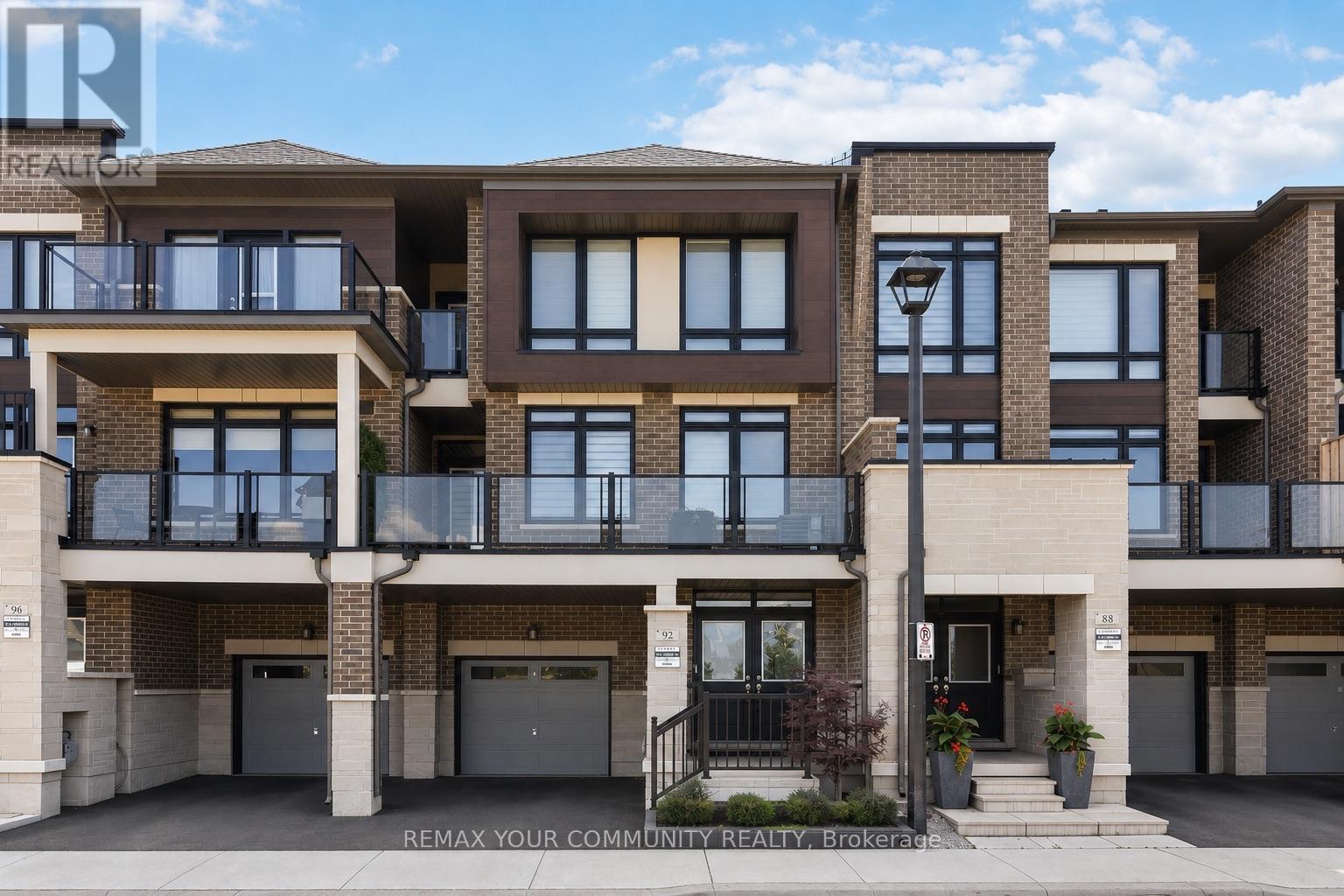 92 HOLYROOD CRESCENT, Vaughan, Ontario