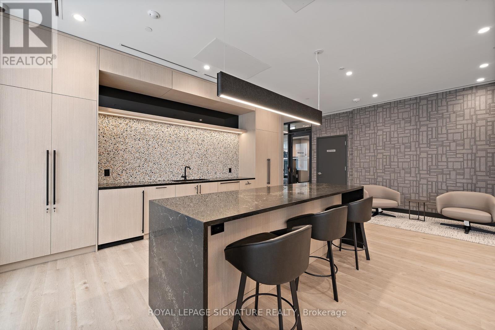 903 - 664 SPADINA AVENUE