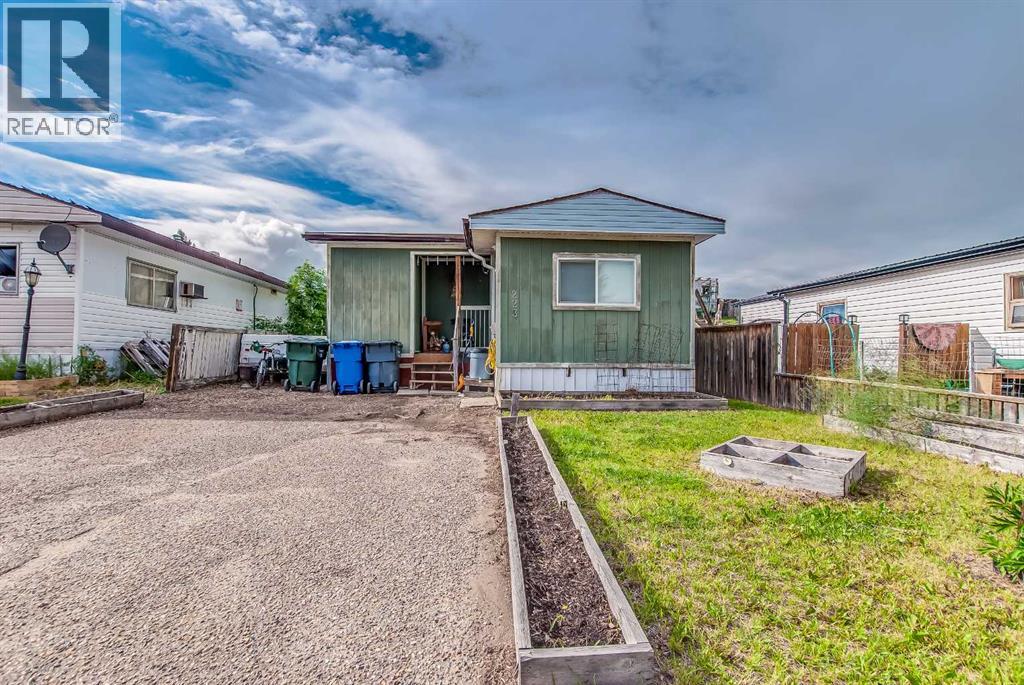 223 Fairchild Street Sw, Medicine Hat, Alberta  T1A 7Z6 - Photo 4 - A2324629