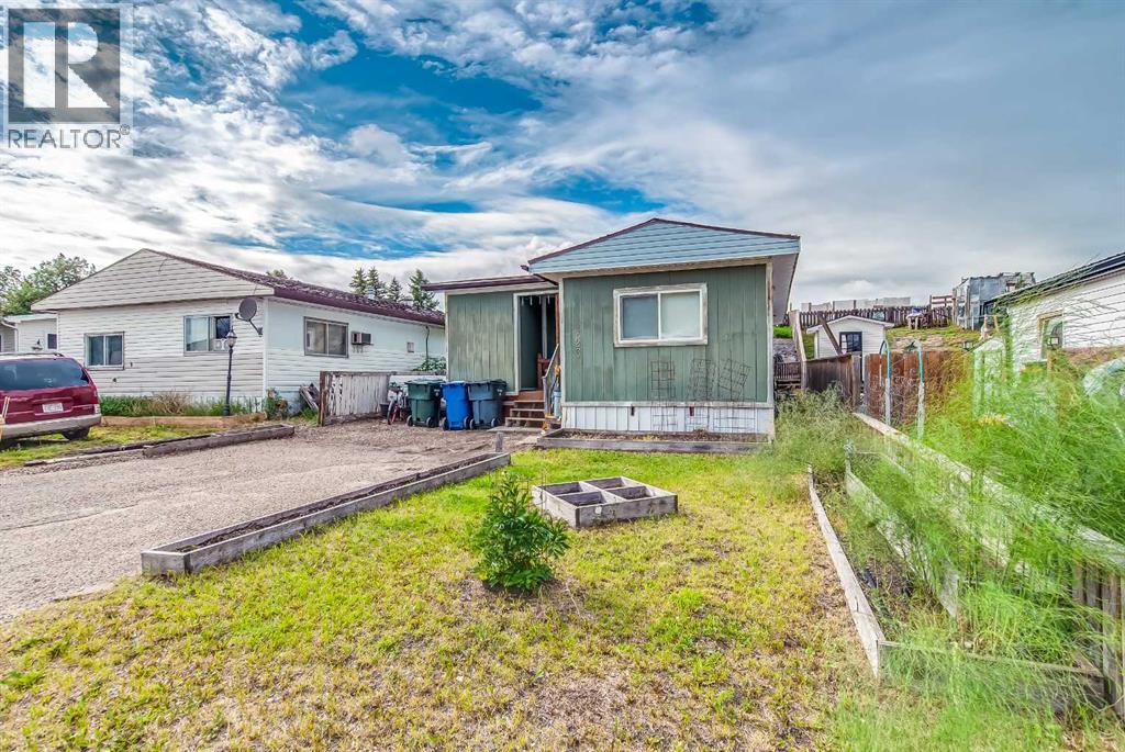 223 Fairchild Street Sw, Medicine Hat, Alberta  T1A 7Z6 - Photo 3 - A2324629
