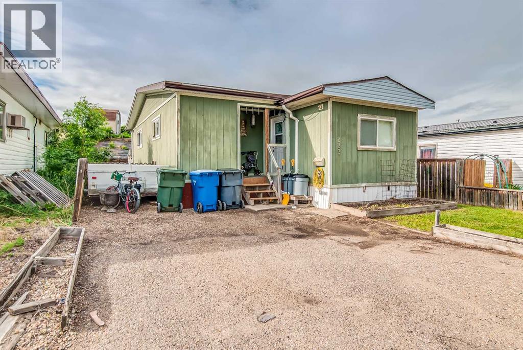 223 Fairchild Street Sw, Medicine Hat, Alberta  T1A 7Z6 - Photo 5 - A2324629