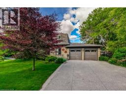 215 BRIAR HILL Crescent, Ancaster, Ontario