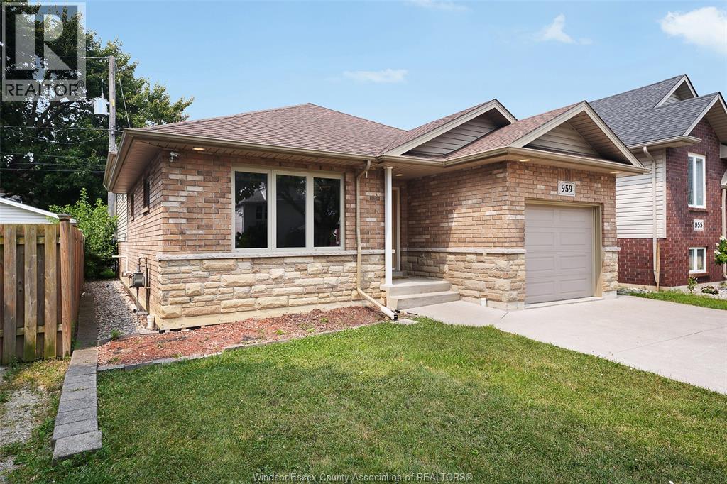 959 Prado Place, Windsor, Ontario  N8S 2H4 - Photo 2 - 26018129