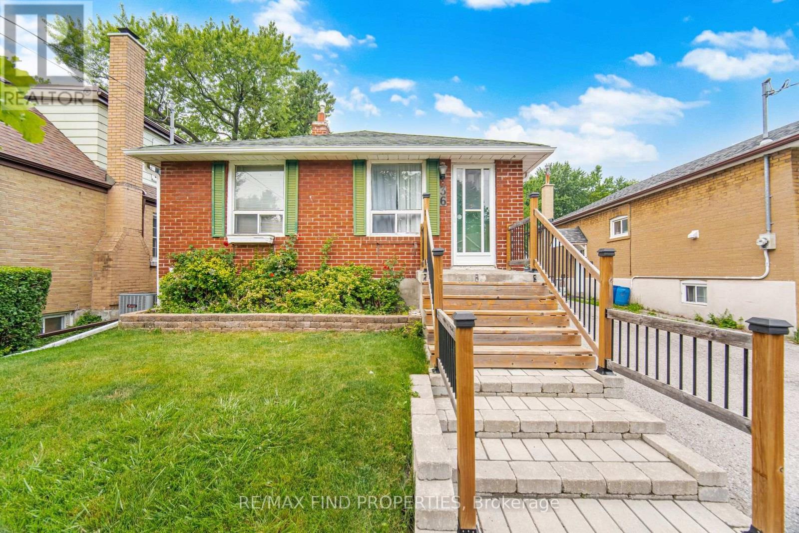 36 PINEGROVE AVENUE, Toronto, Ontario