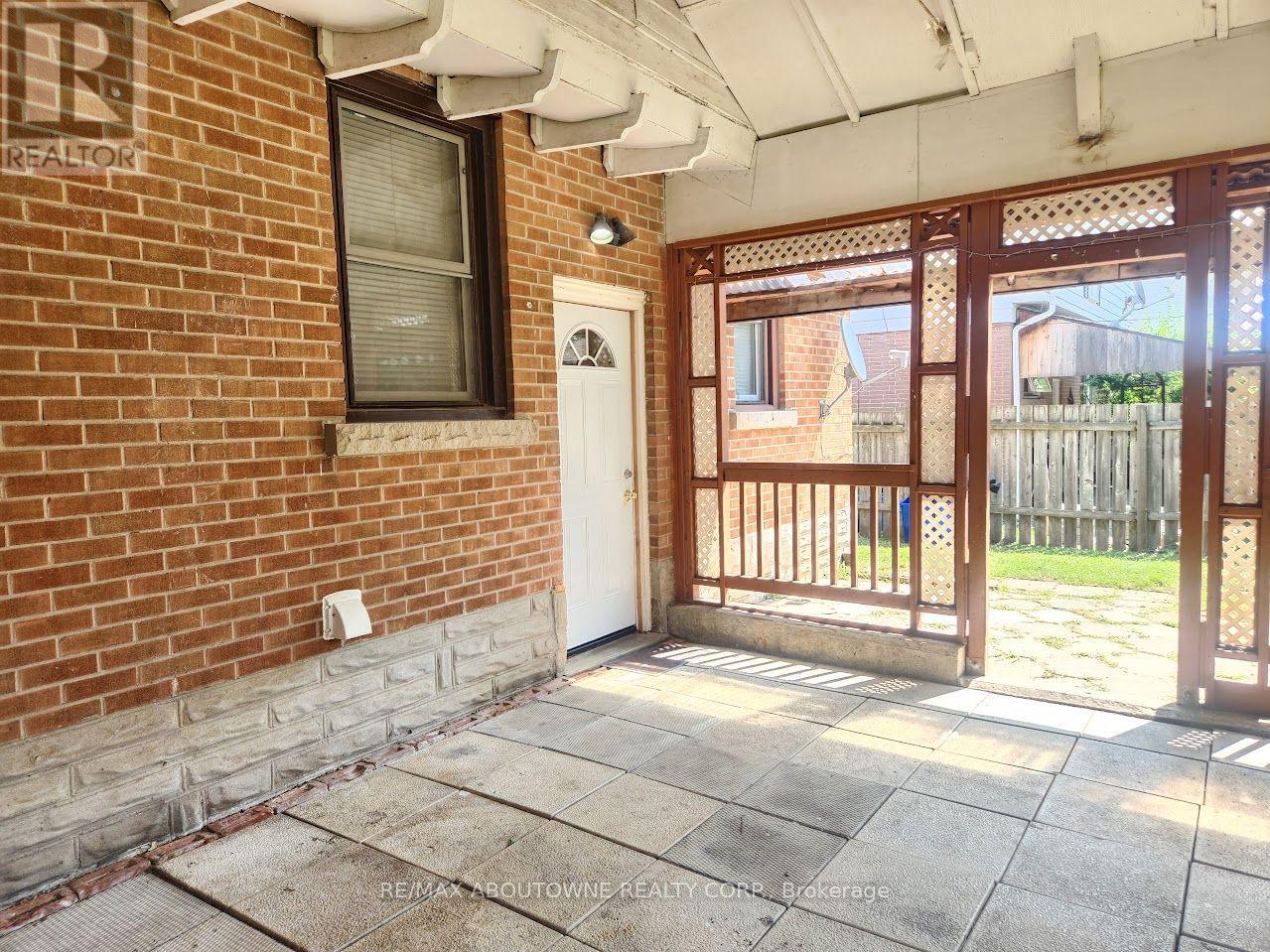 Lower - 26 Grandfield Street, Hamilton, Ontario L8T 2H2 - Photo 3 - X13616350