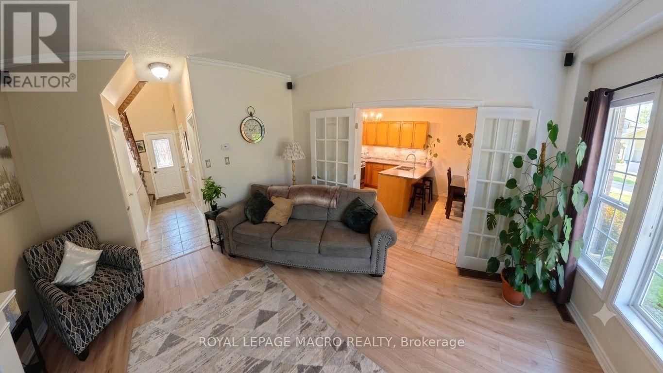 102 Willow Lane, Grimsby, Ontario L3M 5P7 - Photo 10 - X13616466
