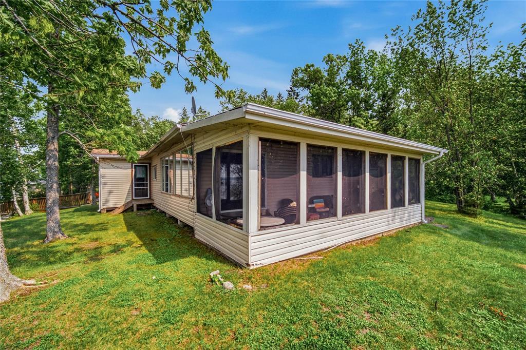 7 Block 10 Road, Falcon Lake, Manitoba R0E 0N0 - Photo 5 - 202618836