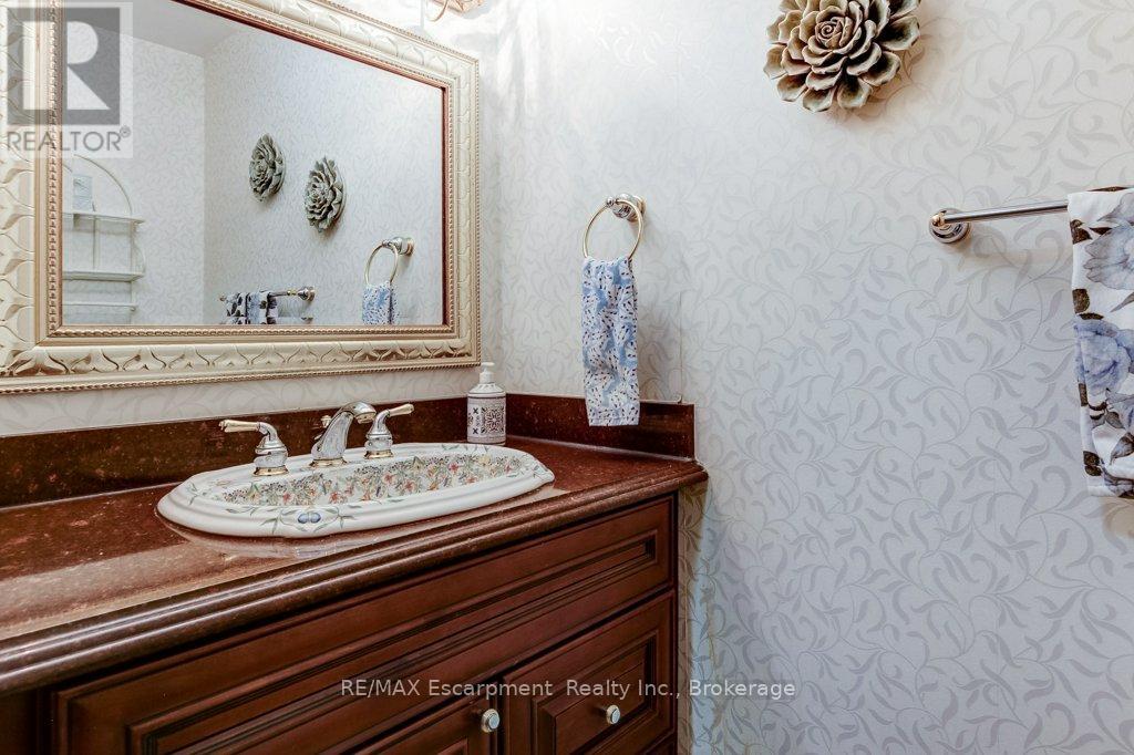 215 Briar Hill Crescent, Hamilton, Ontario  L9G 3M9 - Photo 21 - X13542964