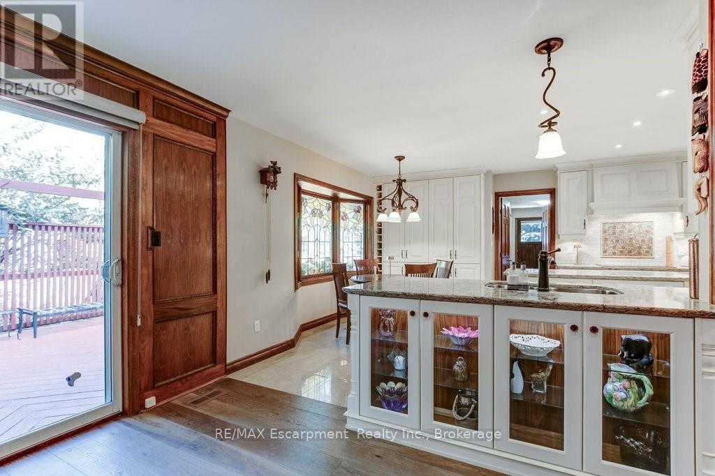 215 Briar Hill Crescent, Hamilton, Ontario  L9G 3M9 - Photo 10 - X13542964