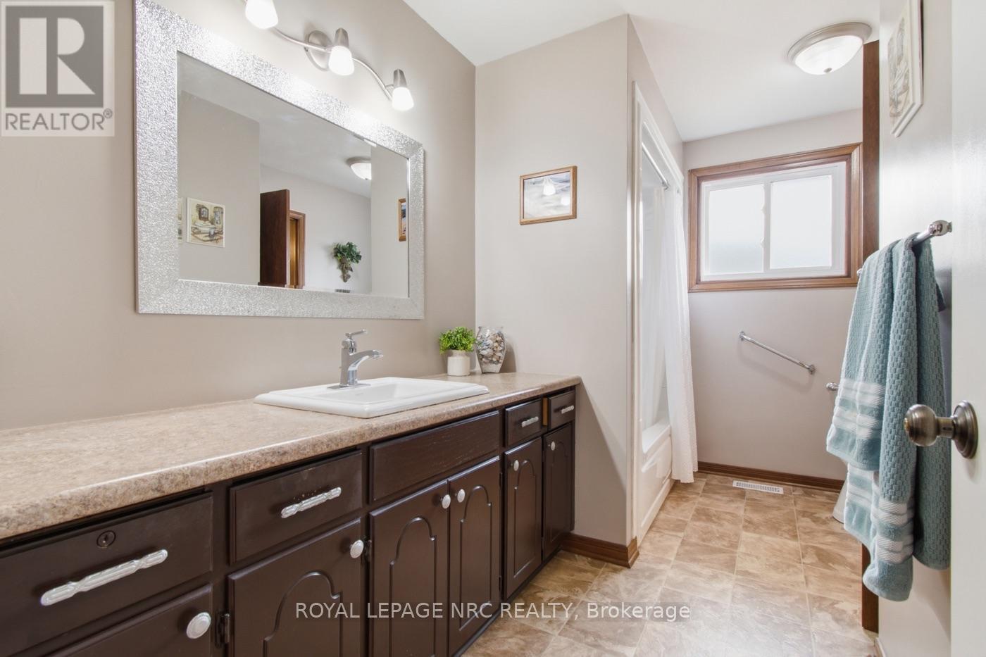 11 Jennifer Court, Welland, Ontario  L3C 6E9 - Photo 11 - X13616564