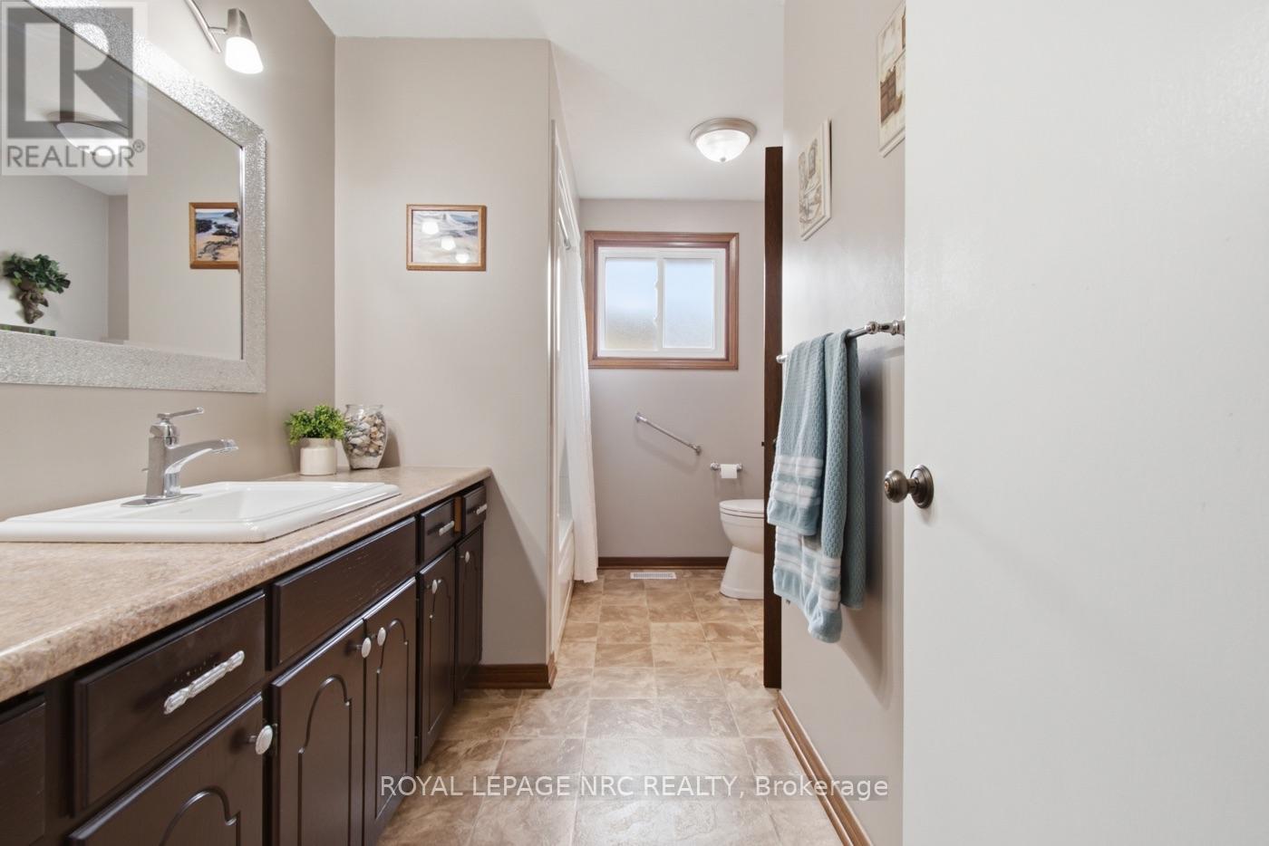 11 Jennifer Court, Welland, Ontario  L3C 6E9 - Photo 12 - X13616564