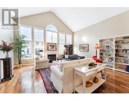 9 STORMONT COURT, Bracebridge, Ontario