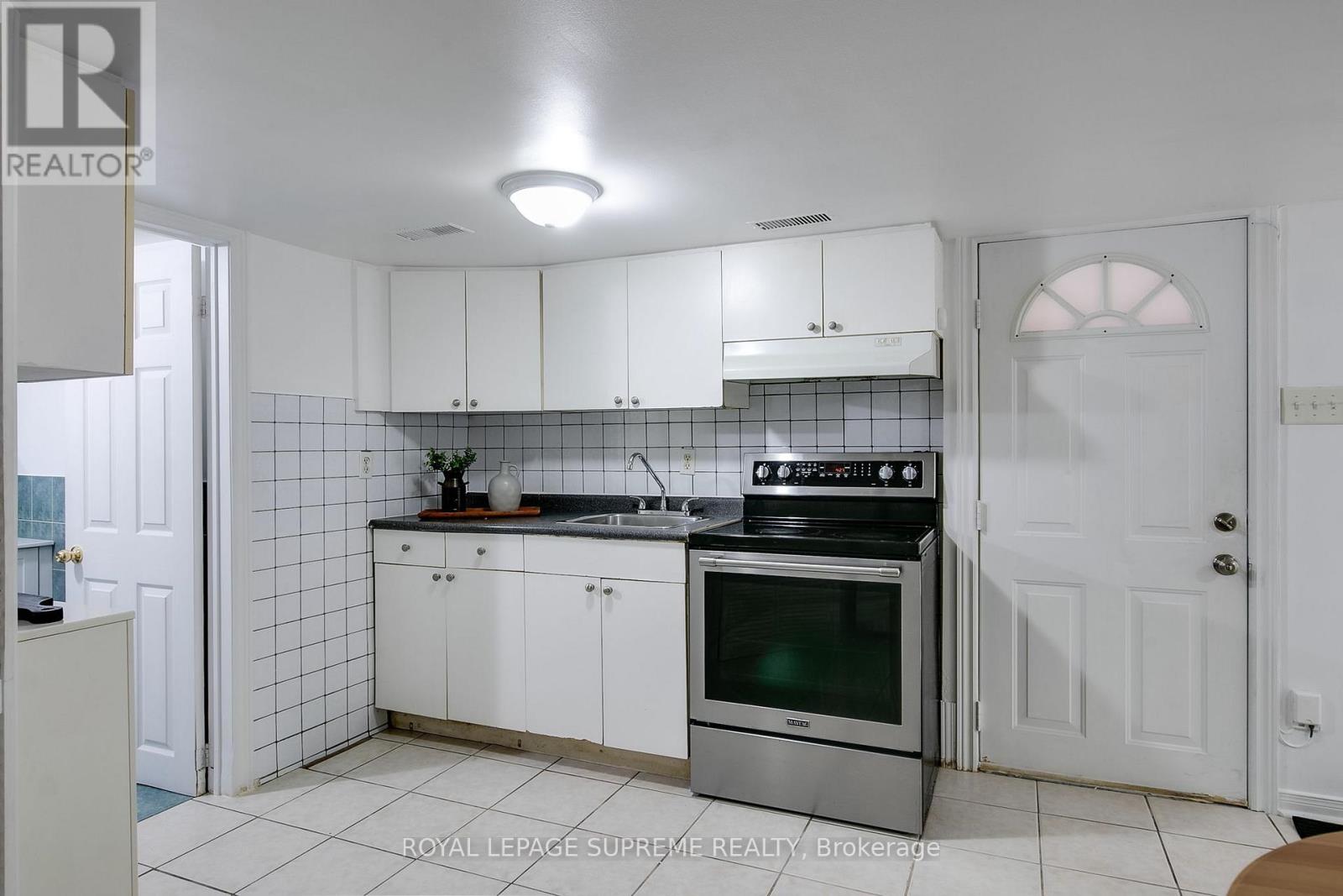 Basement - 422 Oakwood Avenue, Toronto, Ontario  M6E 2W3 - Photo 7 - C13616664