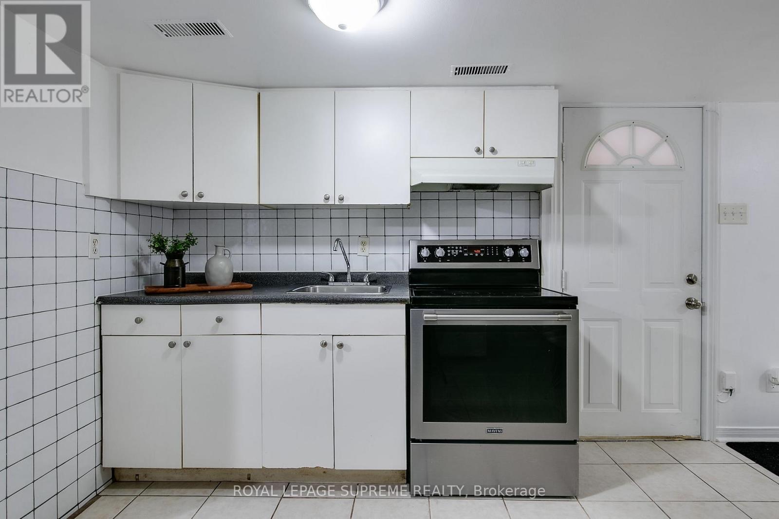Basement - 422 Oakwood Avenue, Toronto, Ontario  M6E 2W3 - Photo 8 - C13616664