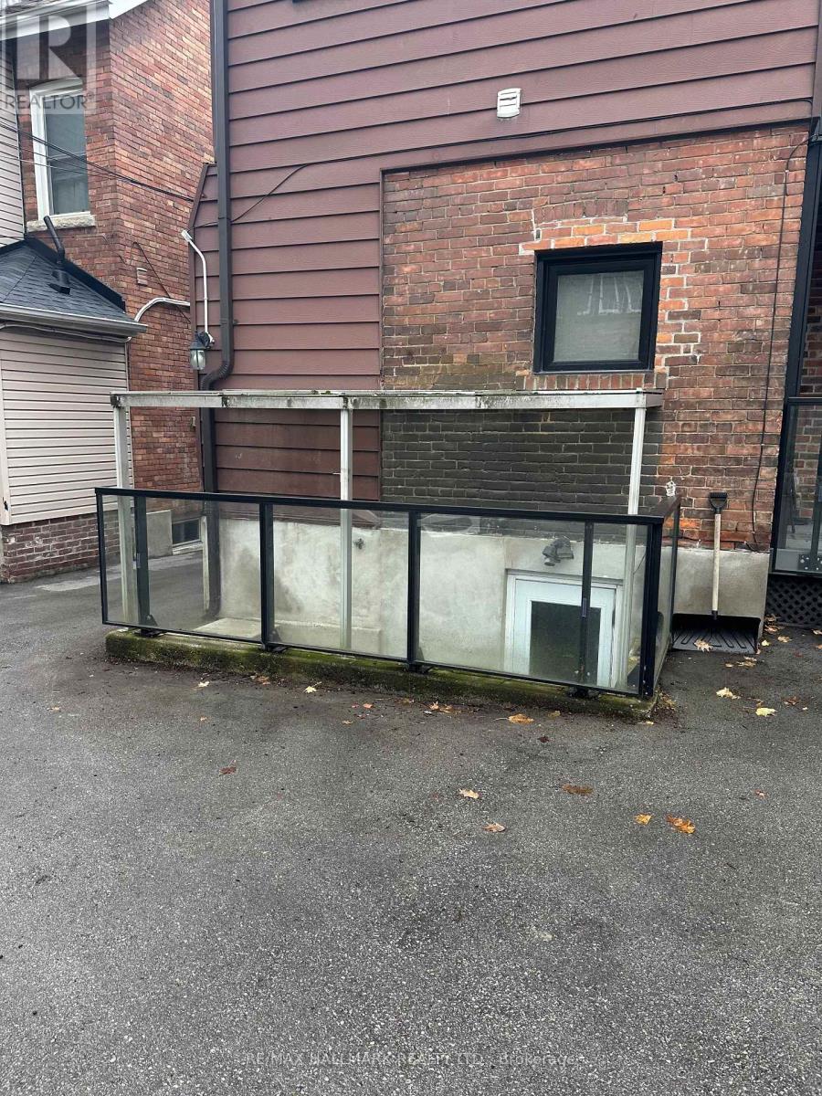 Lower - 14 Rosemount Avenue, Toronto, Ontario  M6H 2M1 - Photo 10 - C13616722