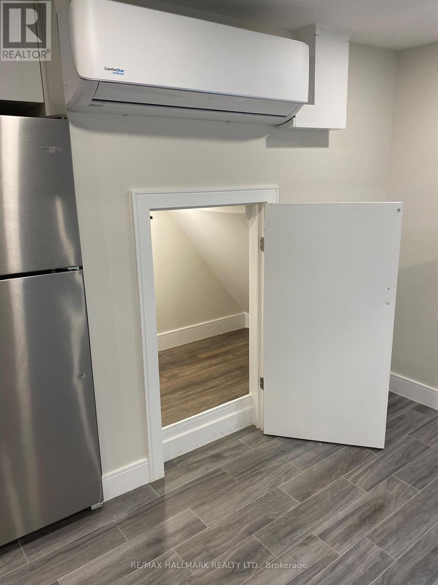 Lower - 14 Rosemount Avenue, Toronto, Ontario  M6H 2M1 - Photo 4 - C13616722
