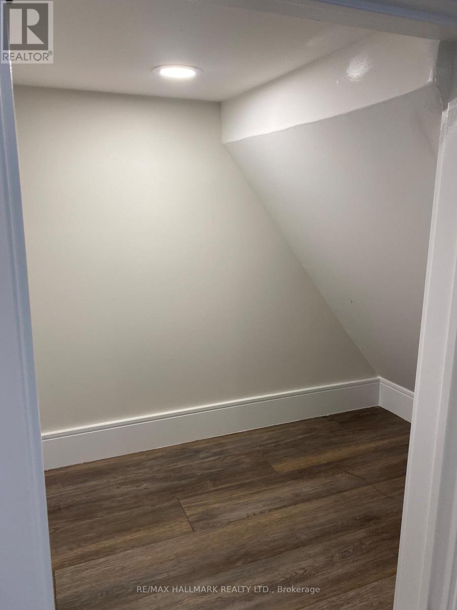 Lower - 14 Rosemount Avenue, Toronto, Ontario  M6H 2M1 - Photo 5 - C13616722