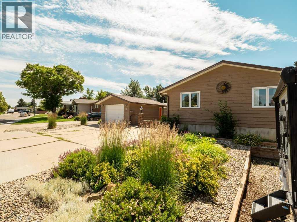66 Pheasant Road N, Lethbridge, Alberta  T1H 4X4 - Photo 2 - A2327480