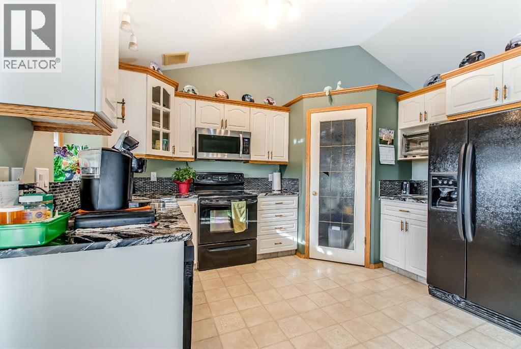 88 Spruce Close SE, Medicine Hat, Alberta  T1B 4L8 - Photo 11 - A2332445