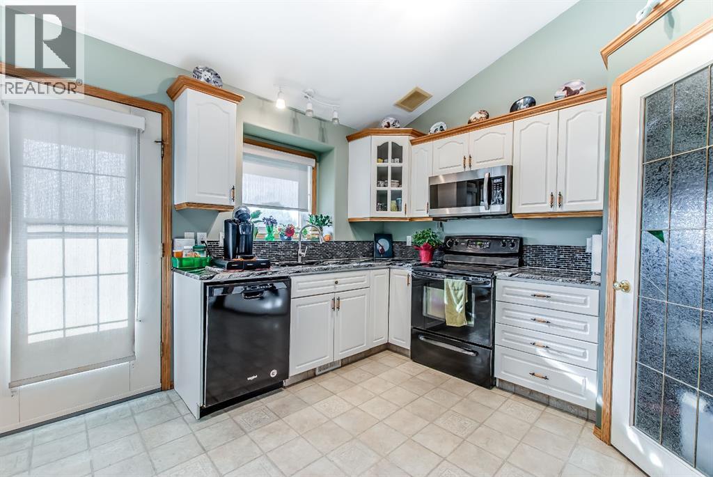 88 Spruce Close SE, Medicine Hat, Alberta  T1B 4L8 - Photo 10 - A2332445