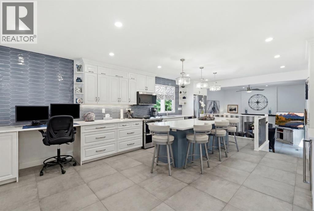 124 Cantrell Place Sw, Calgary, Alberta  T2W 1X2 - Photo 2 - A2324656