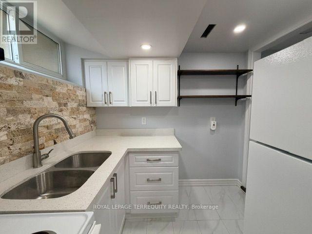Bsmt - 869 Marinet Crescent, Pickering, Ontario  L1W 2M2 - Photo 12 - E13616712