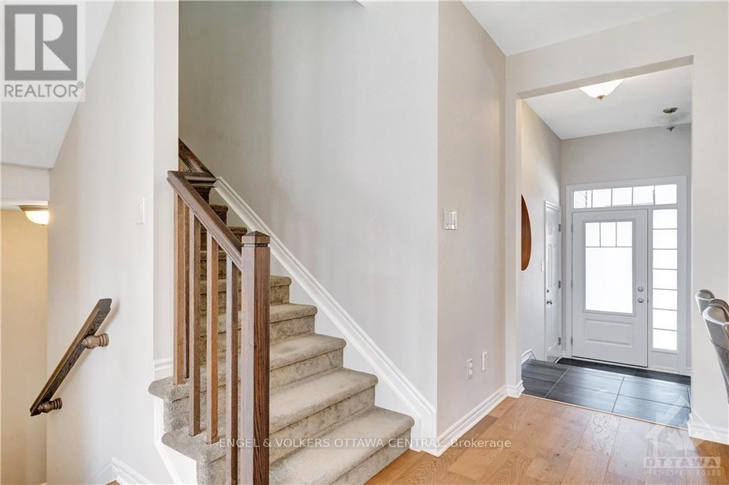 526 Cope Drive, Ottawa, Ontario K2S 1B6 - Photo 3 - X13616748