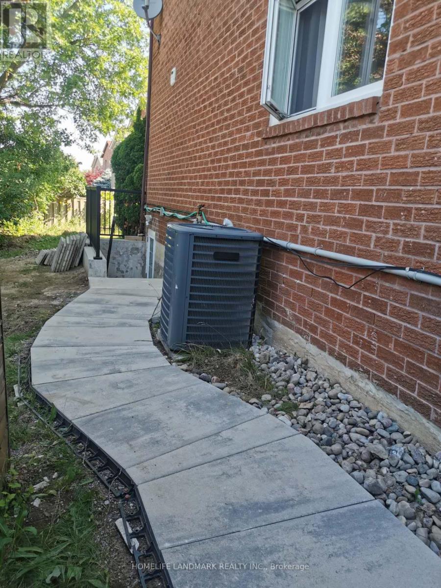 2 Maxwell Ct Court, Vaughan (Uplands), Ontario  L4J 6Y3 - Photo 2 - N13616576