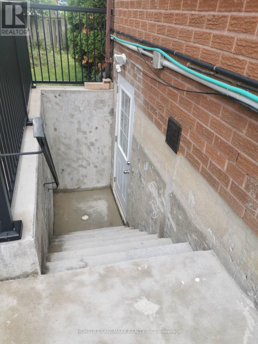 2 Maxwell Ct Court, Vaughan (Uplands), Ontario  L4J 6Y3 - Photo 3 - N13616576