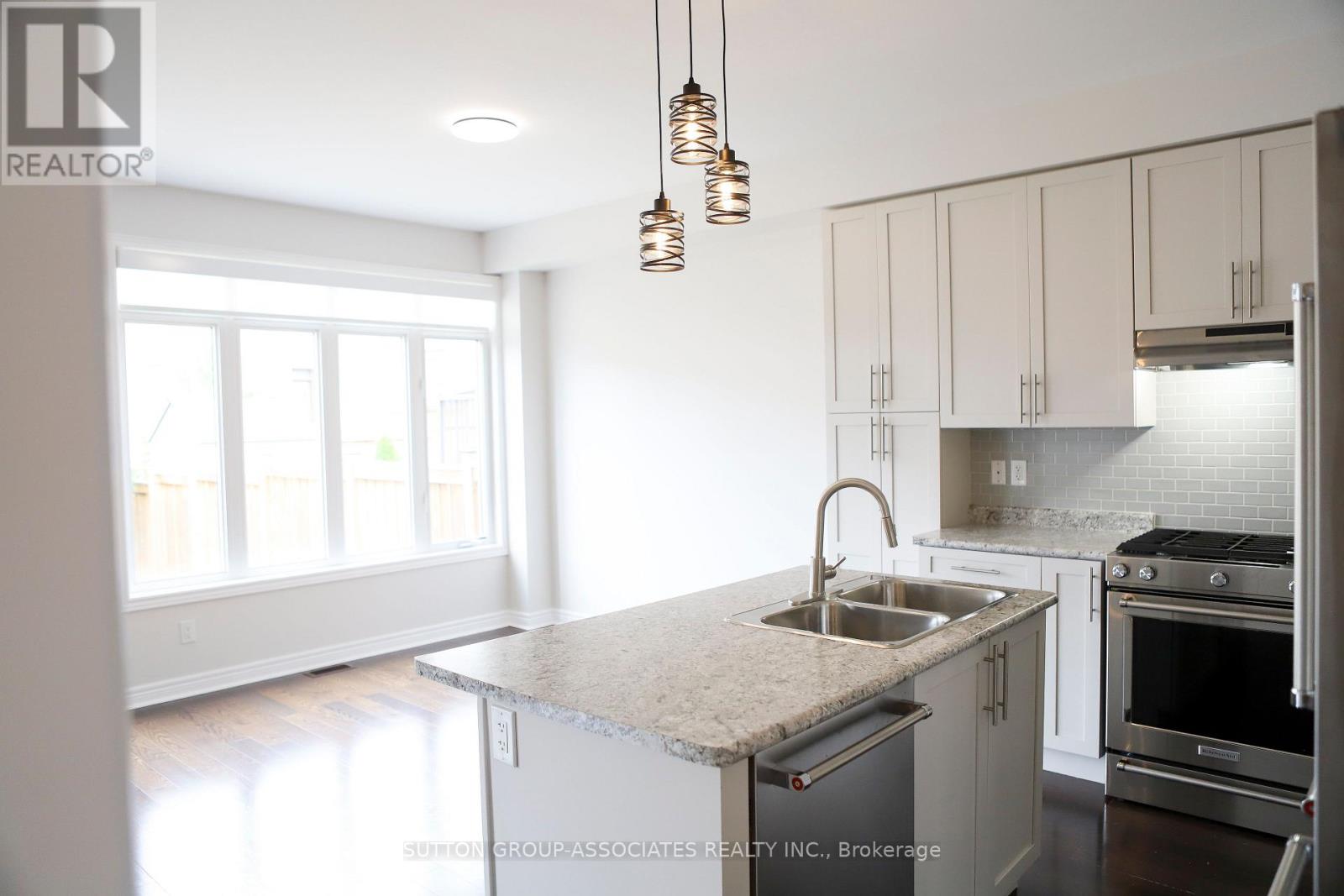 72 Treetops Boulevard, New Tecumseth, Ontario  L9R 0L9 - Photo 11 - N13616620