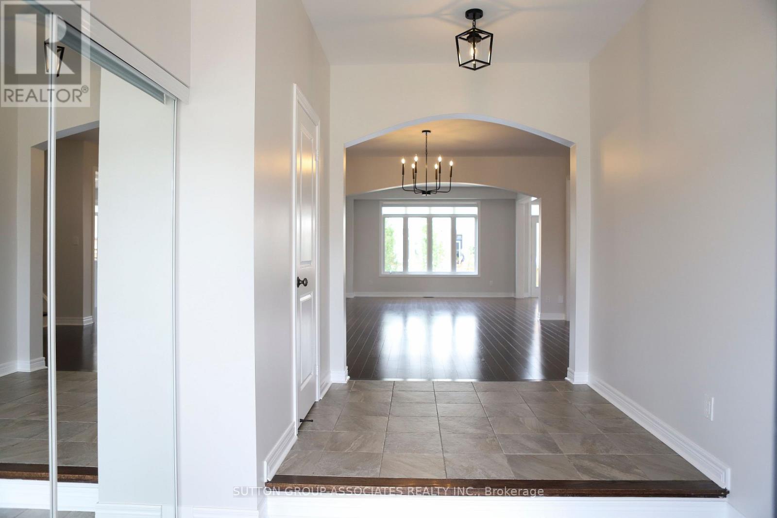 72 Treetops Boulevard, New Tecumseth, Ontario  L9R 0L9 - Photo 2 - N13616620