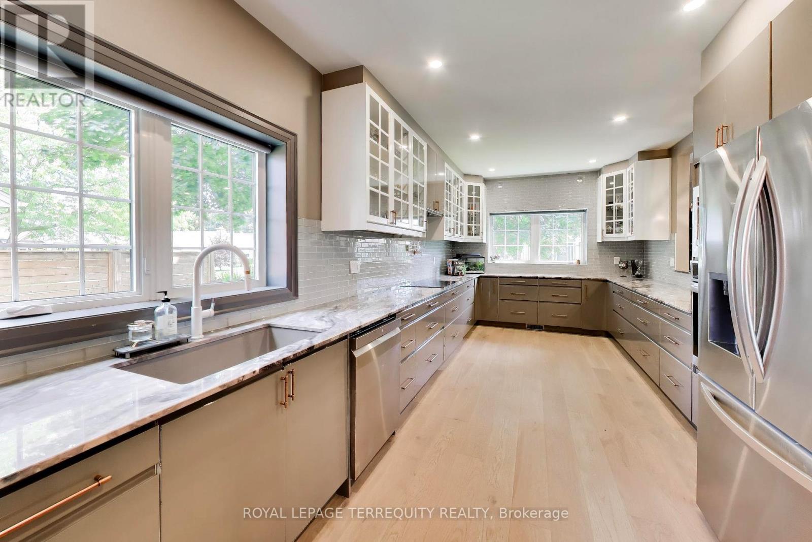 1621 Skyline Drive, Mississauga, Ontario  L5E 2W9 - Photo 10 - W13616592