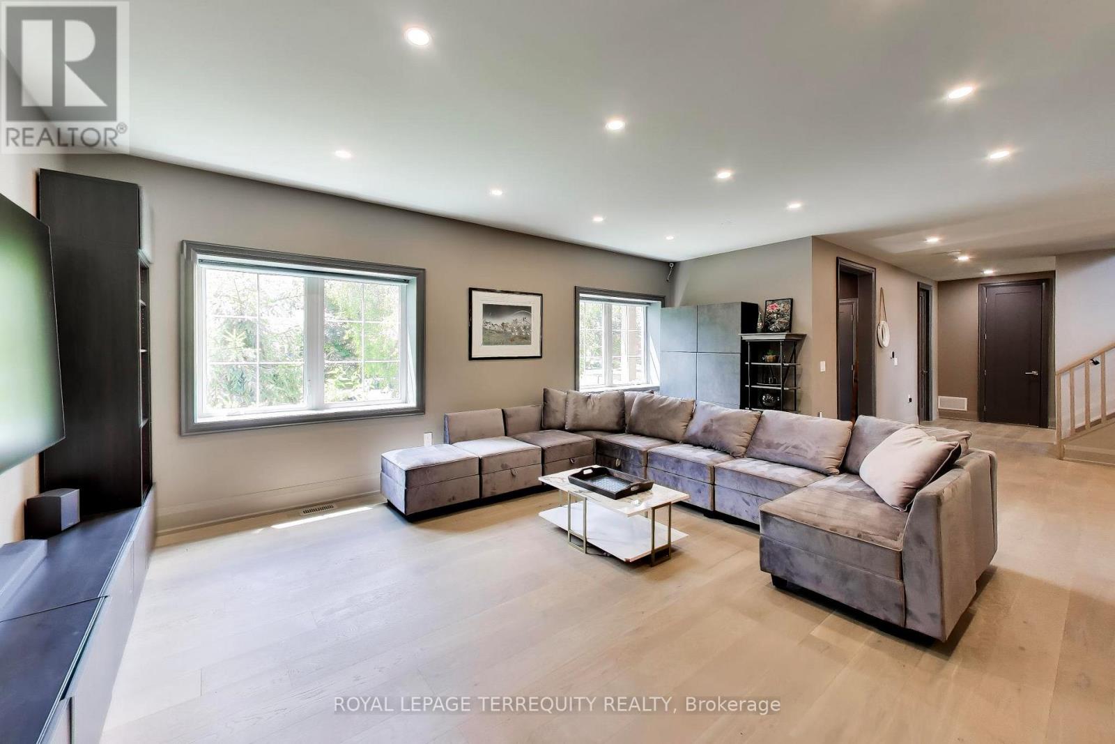 1621 Skyline Drive, Mississauga, Ontario  L5E 2W9 - Photo 5 - W13616592