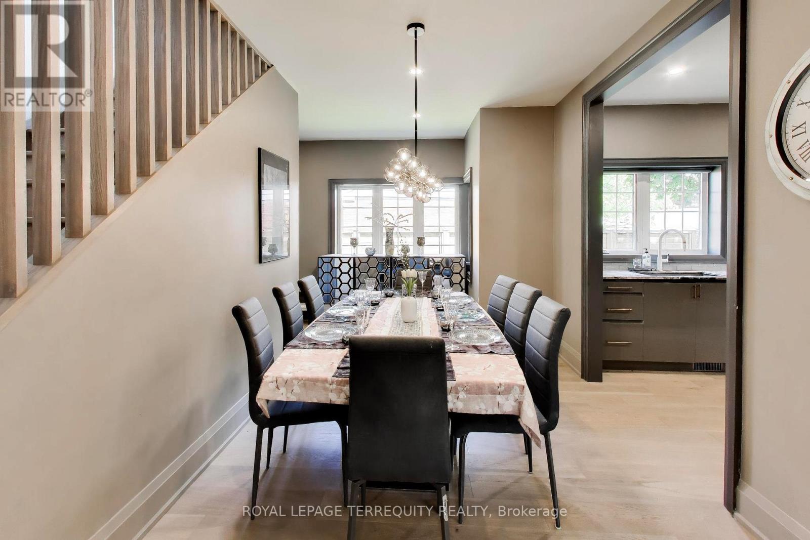 1621 Skyline Drive, Mississauga, Ontario  L5E 2W9 - Photo 7 - W13616592