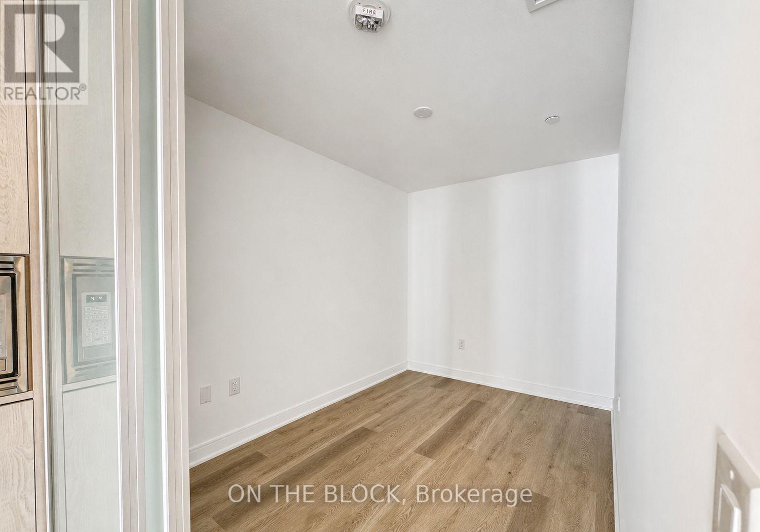 618 - 86 Dundas Street E, Mississauga, Ontario  L5A 1W4 - Photo 4 - W13616624