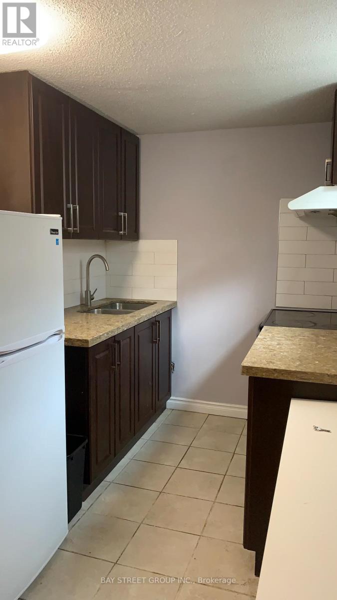 Lower - 870 Consort Crescent, Mississauga, Ontario  L5C 1J9 - Photo 13 - W13616650